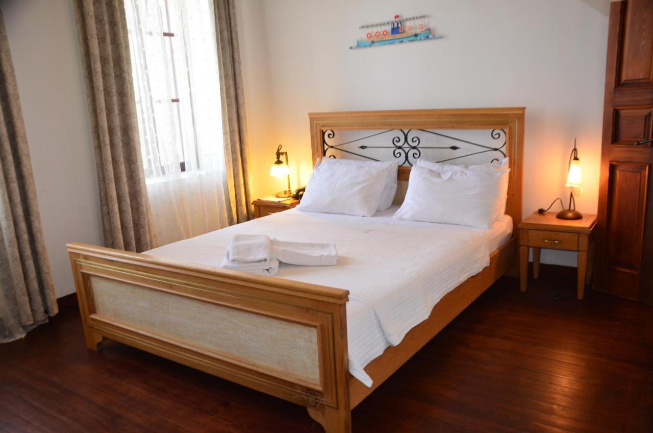 Aliye Hanim Hotel Айвалык Экстерьер фото