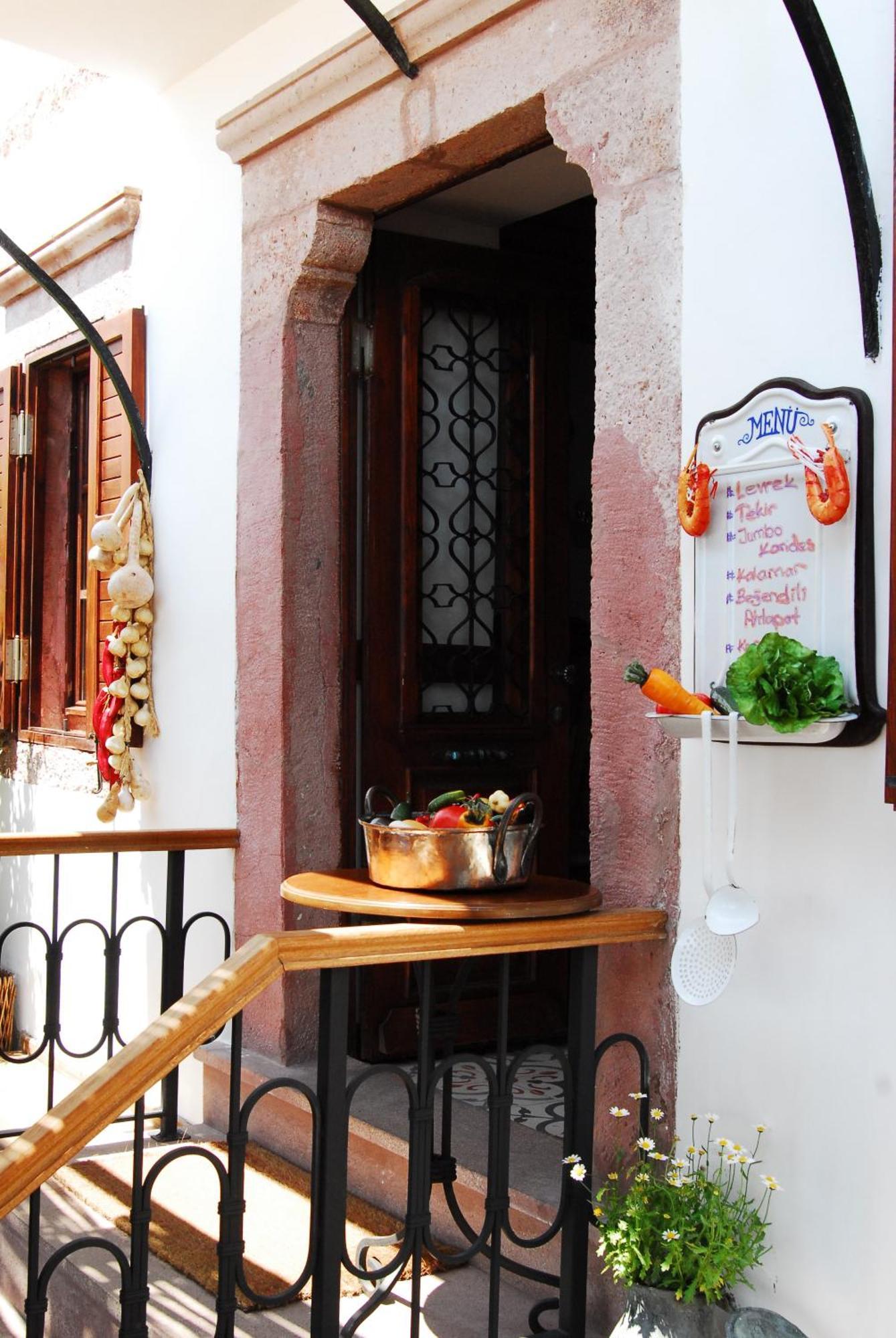 Aliye Hanim Hotel Айвалык Экстерьер фото
