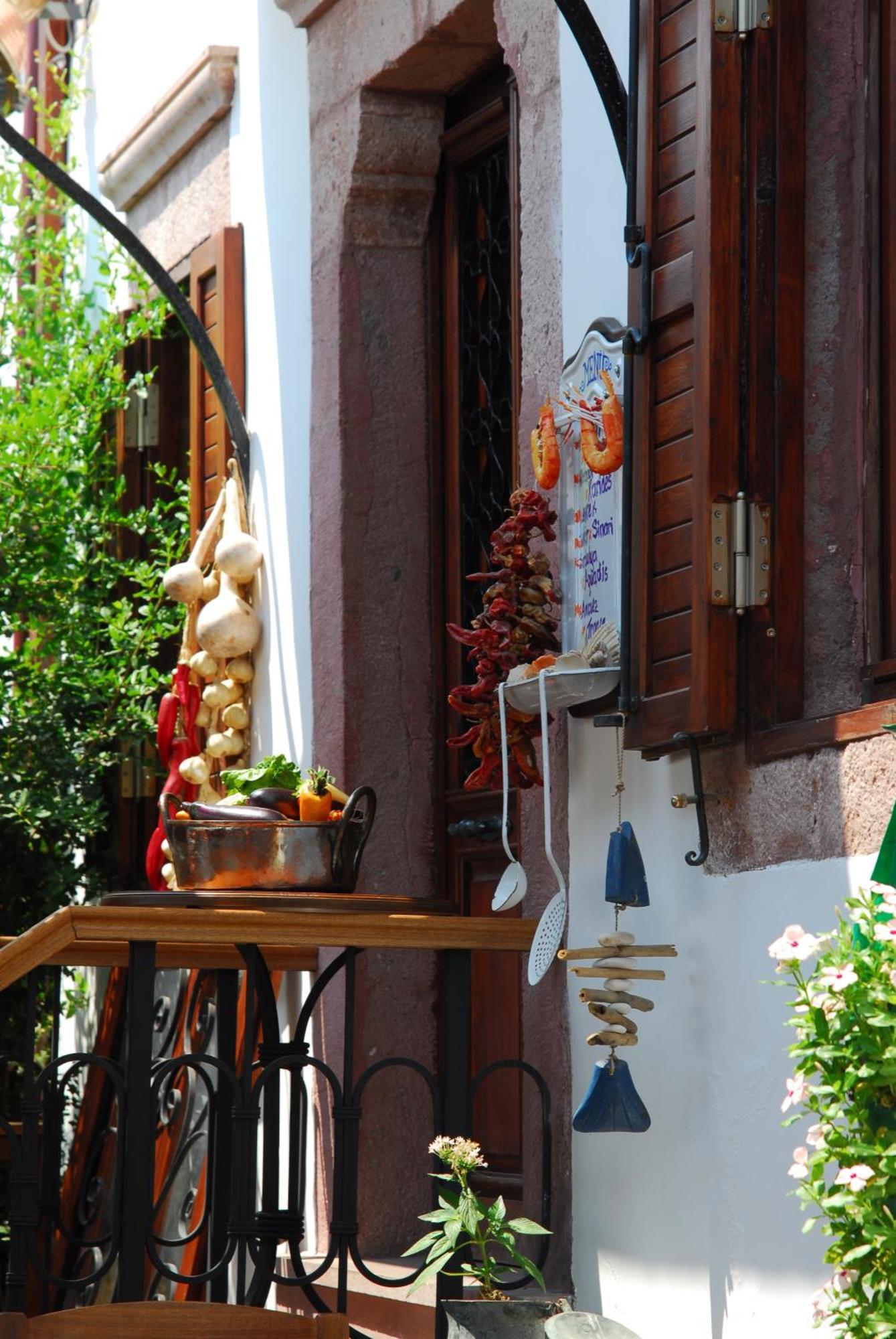 Aliye Hanim Hotel Айвалык Экстерьер фото
