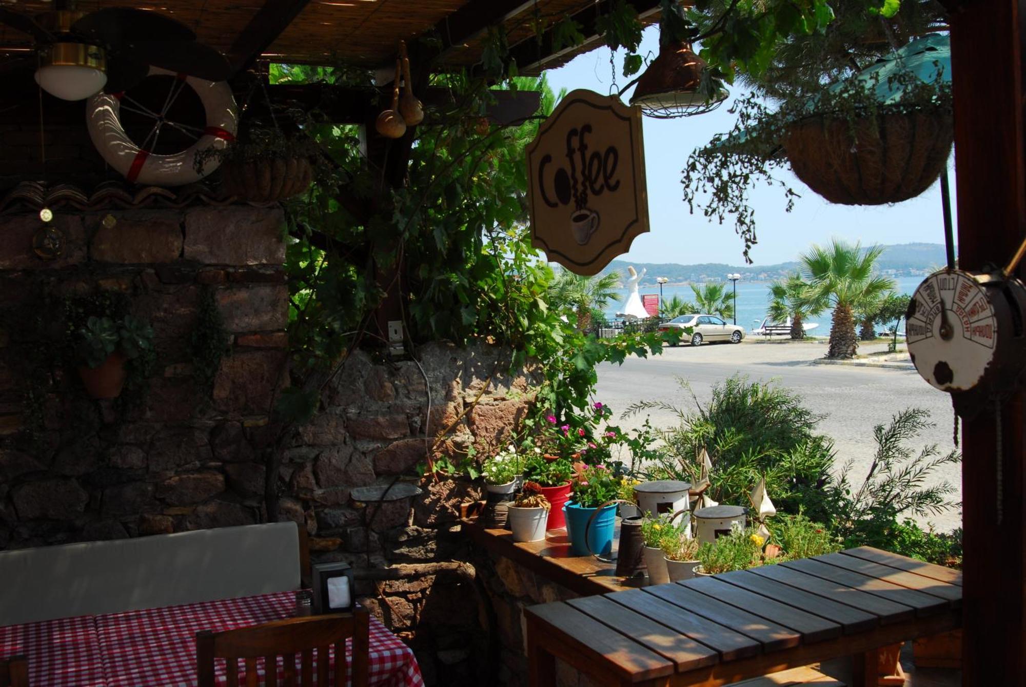 Aliye Hanim Hotel Айвалык Экстерьер фото